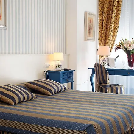 Vina Del Mar Pineta 4* 리도 디 예솔로