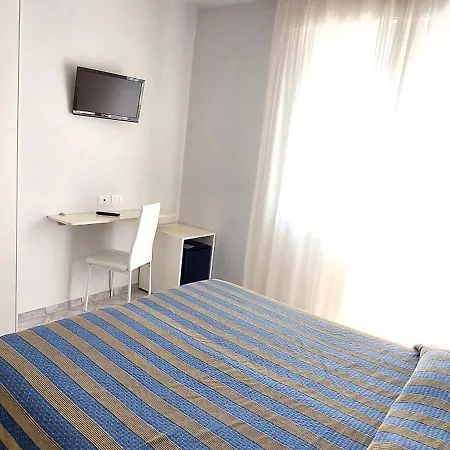 Vina Del Mar Pineta 4* 리도 디 예솔로