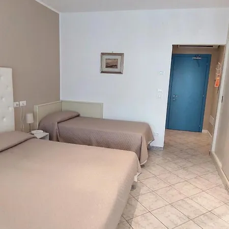 호텔 Vina Del Mar Pineta 4*