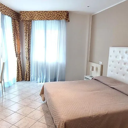 Vina Del Mar Pineta Hotel 4*